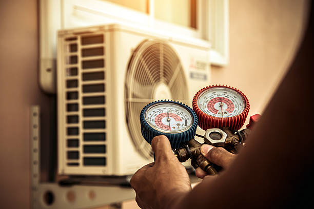 Professional Hvac Installation technician working in Washington, IL